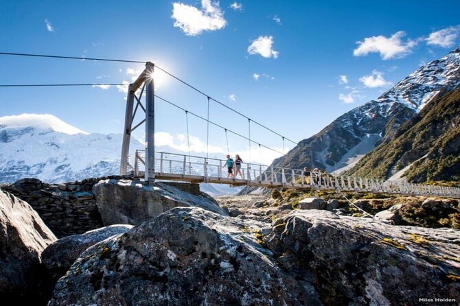 Queenstown to Mt Cook Small Group Tour (One-Way) - Cromwell and Lake Dunstan: wine country energy with quick legs