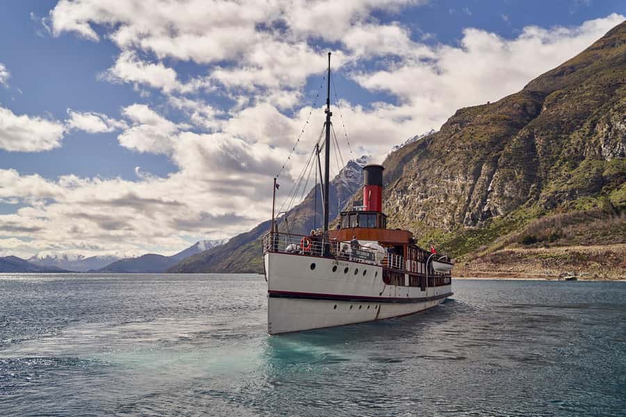 Queenstown: TSS Earnslaw Cruise of Lake Whakatipu - The 90-minute Lake Whakatipu cruise: timing, comfort, and views