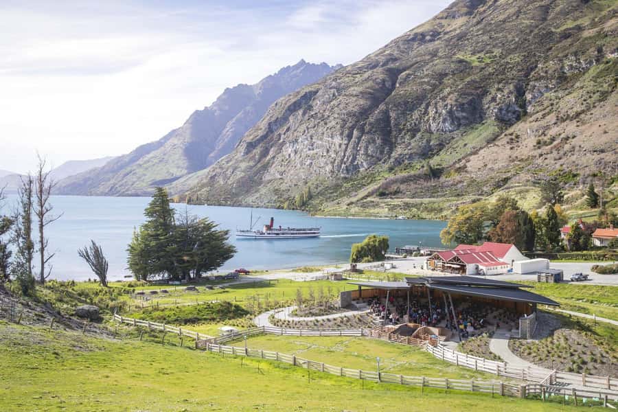Queenstown: Walter Peak Gourmet BBQ & Lake Whakatipu Cruise - Morning or afternoon tea at the old woolshed