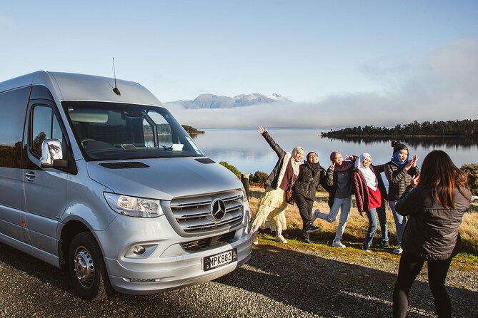 Small Group, Award Winning Milford Sound Day Experience & Cruise - Packed picnic lunch, WiFi, and comfort on the long loop