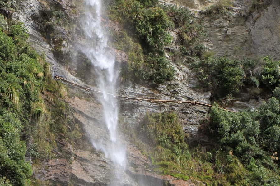 Wanaka: 6-hour Advanced Waterfall Cable Climb - Lunch and safety gear: small details that make the day work