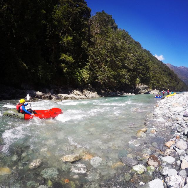 Wanaka: Full-Day Guided Packrafting Tour with Lunch - A picnic lunch by turquoise water