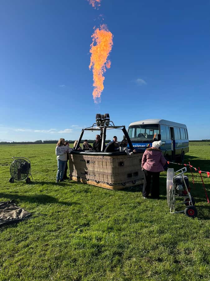 Wanaka: Scenic Hot Air Balloon Flight - The “low-key” operation: guide, photos, and English commentary